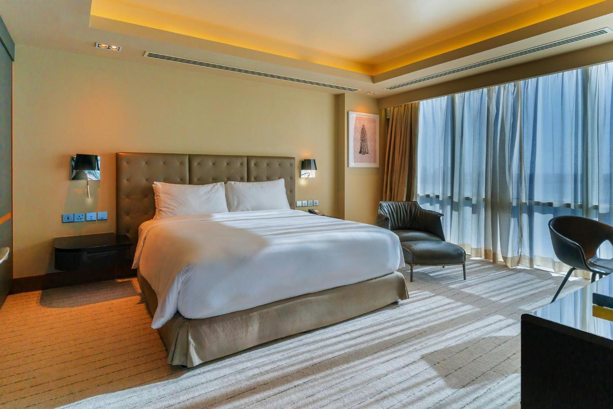 The Art Hotel & Resort Al-Muharrak Zewnętrze zdjęcie A bedroom at the hotel